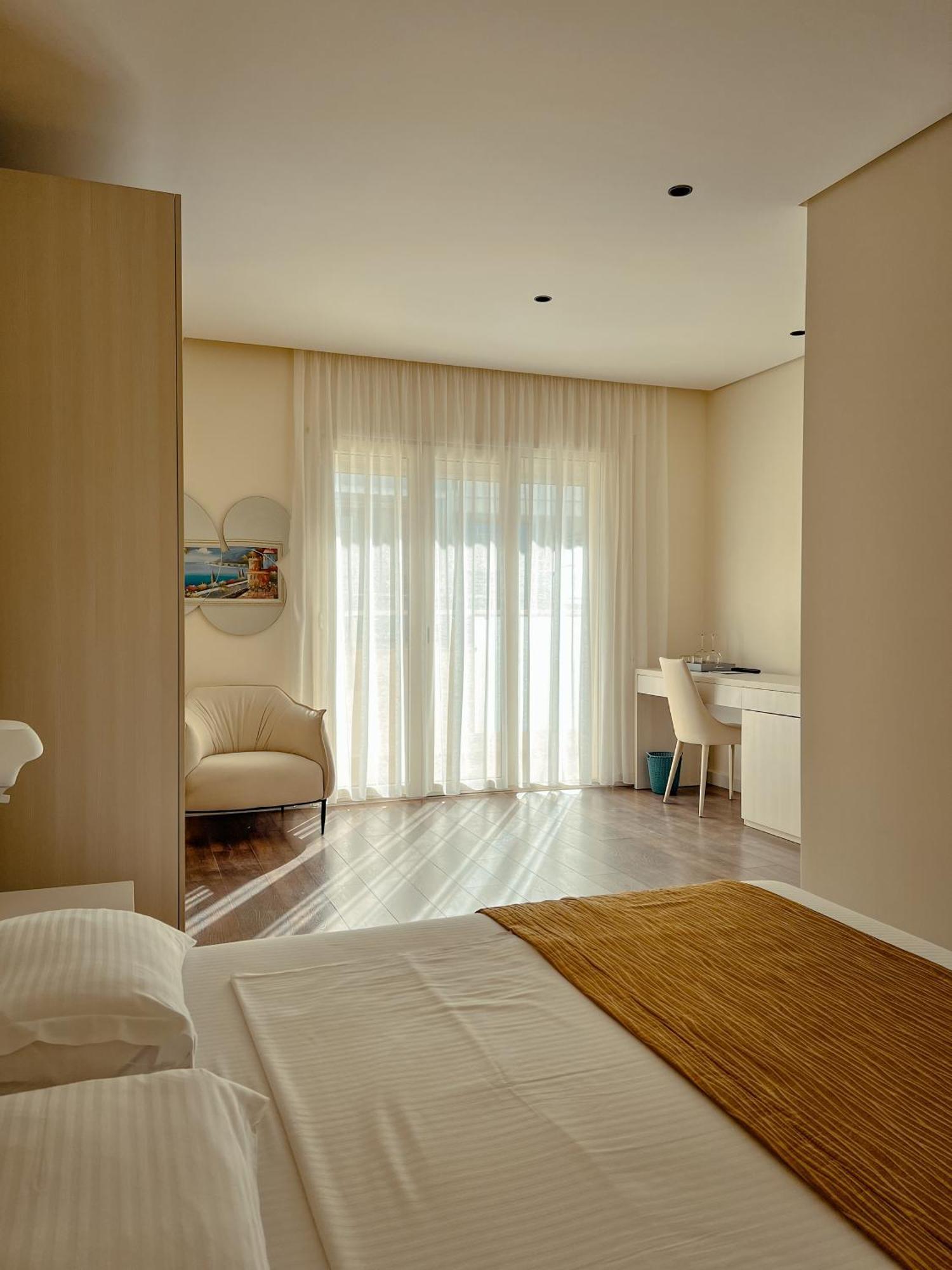 Mini Hotel&Maxi Room Vlorë Esterno foto