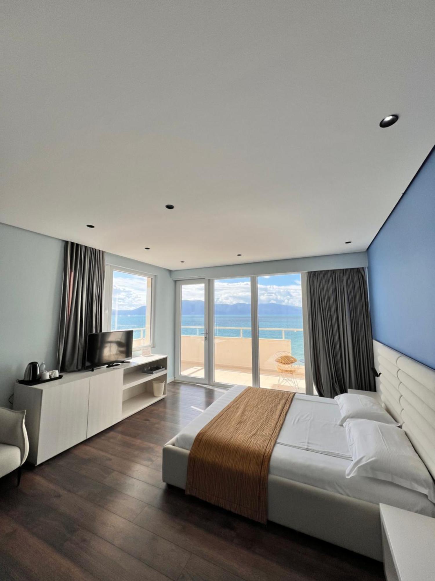 Mini Hotel&Maxi Room Vlorë Esterno foto