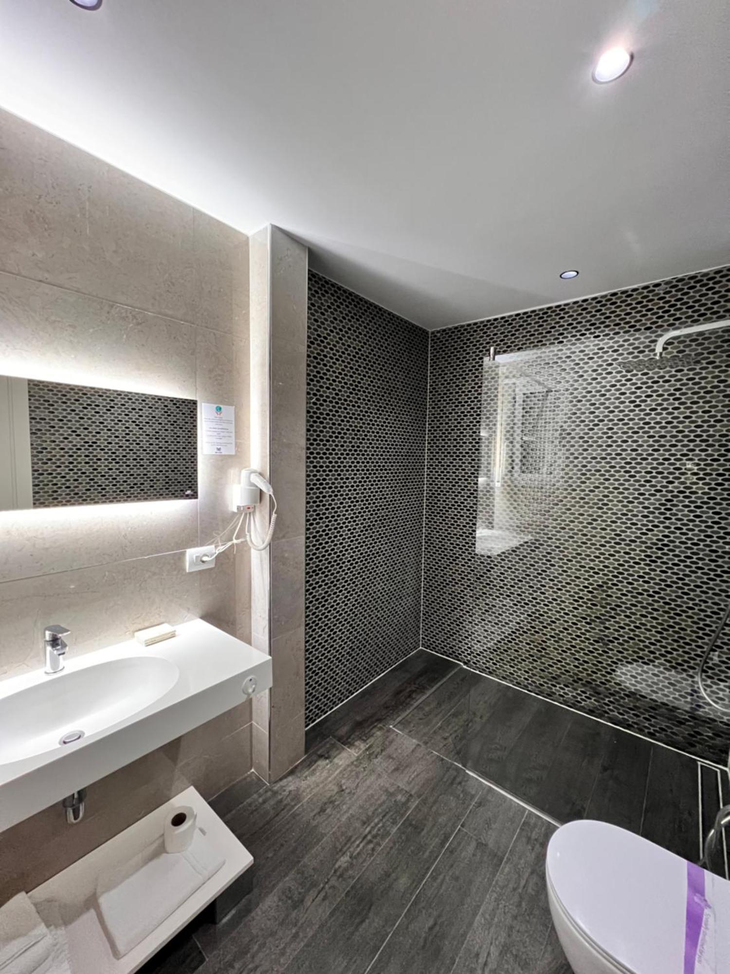 Mini Hotel&Maxi Room Vlorë Esterno foto