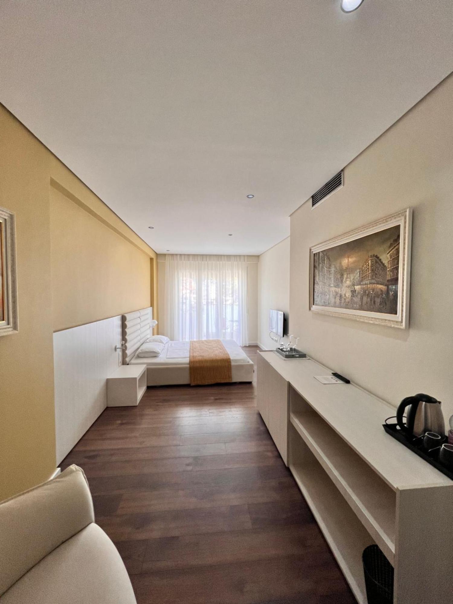 Mini Hotel&Maxi Room Vlorë Esterno foto