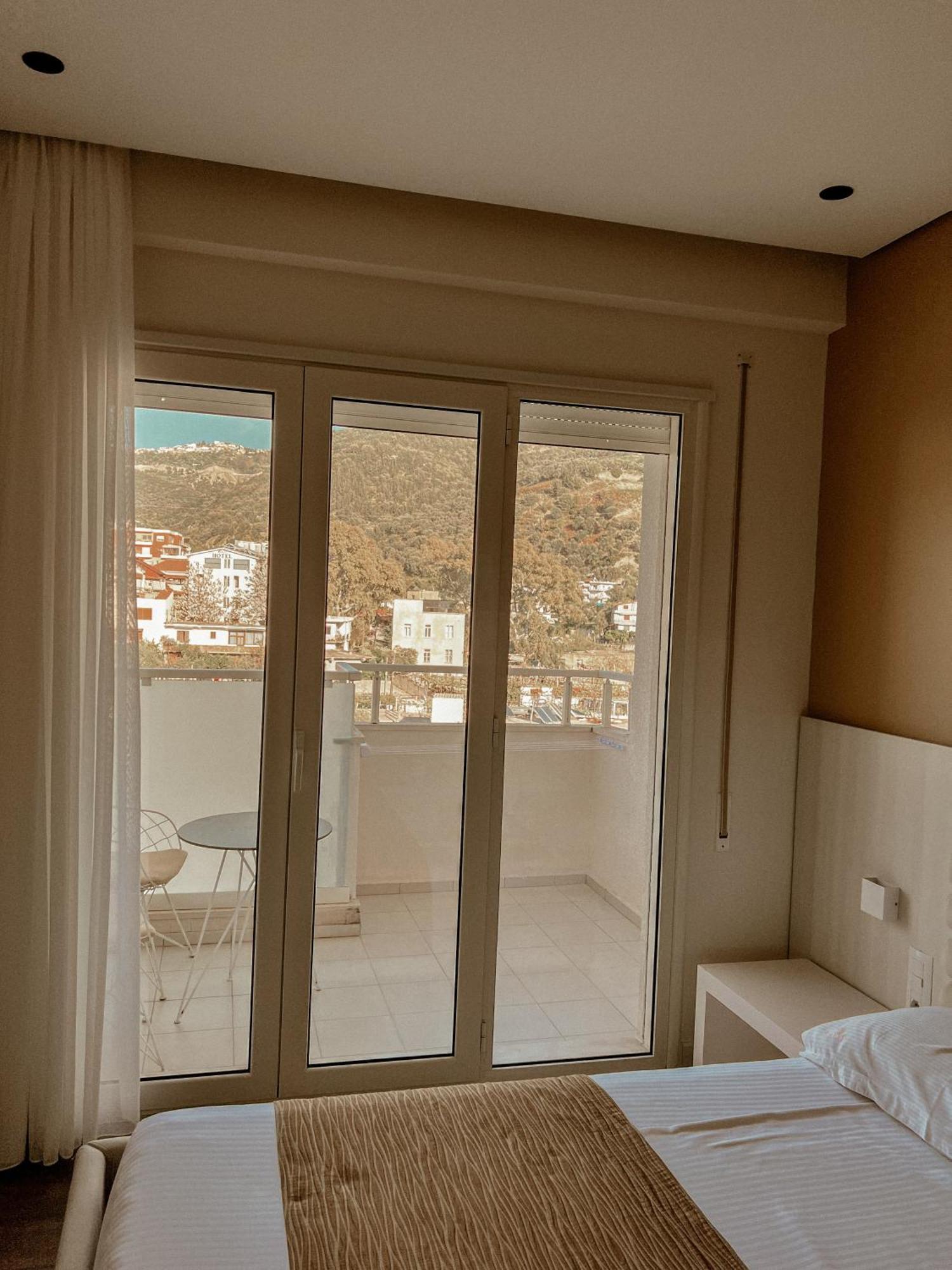 Mini Hotel&Maxi Room Vlorë Esterno foto