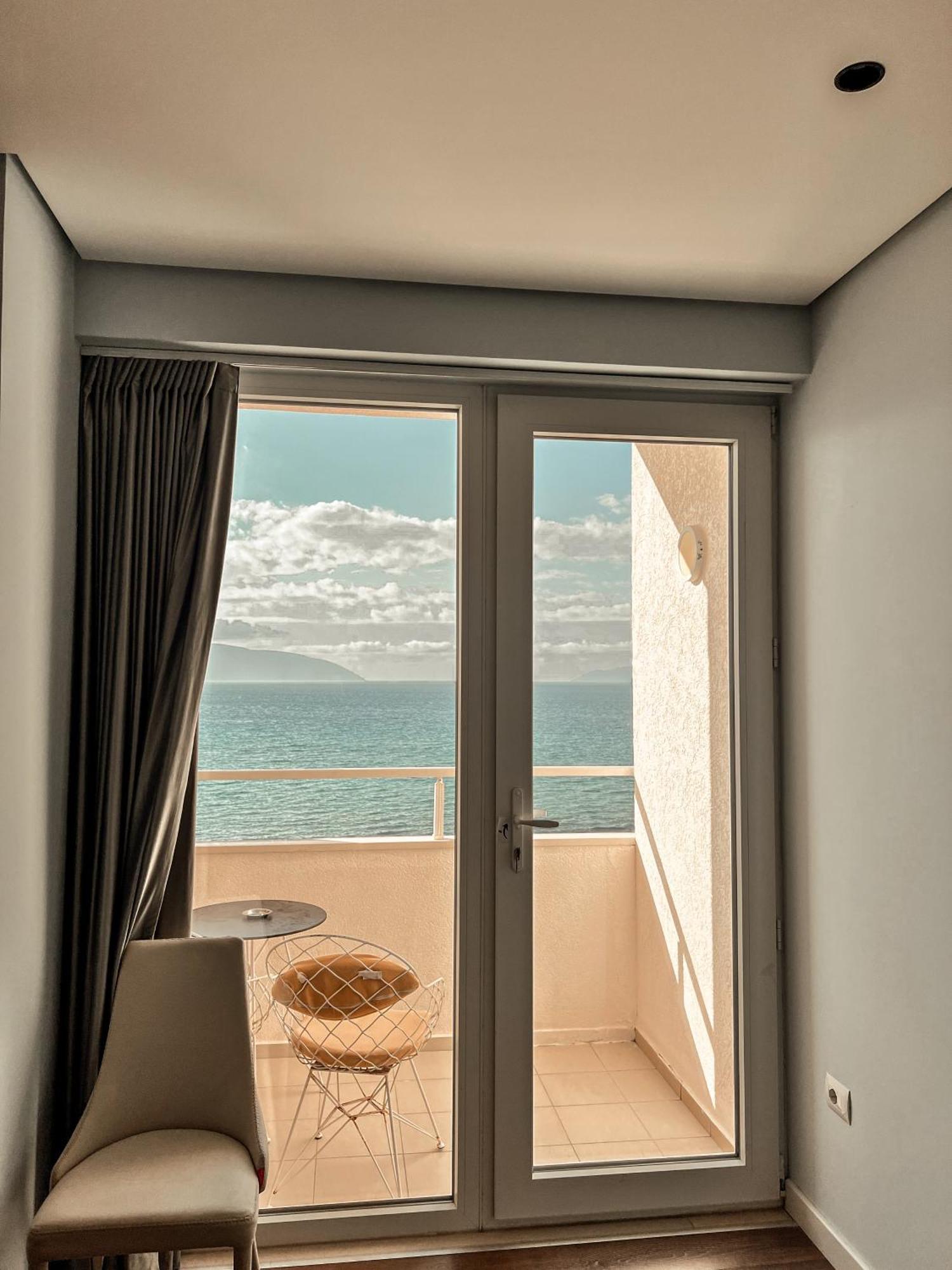 Mini Hotel&Maxi Room Vlorë Esterno foto